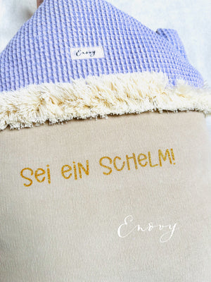 Sei ein Schelm! Ein schönes Geschenk für Monheimer Babys - die XXL Spieluhr vom Monheimer Wahrzeichen. Handmade in Monheim am Rhein von Enovy Kindermode