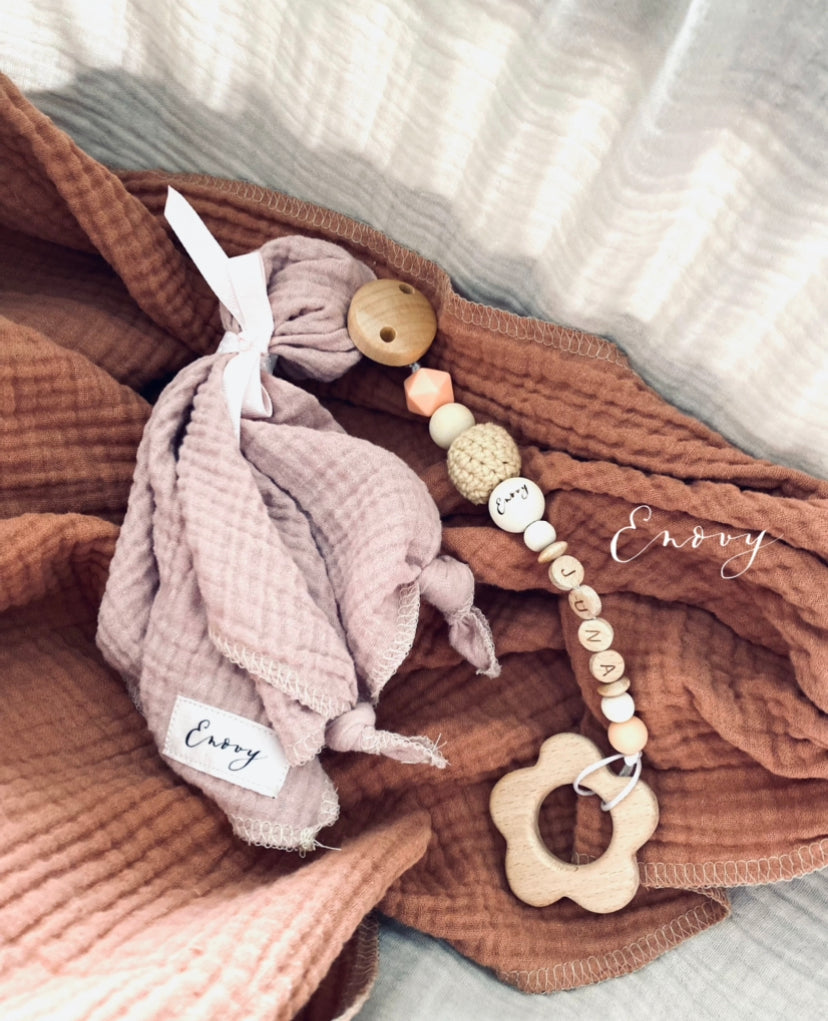 Schnuffeltuch mit Schnullerkette bzw. Beisskette für zahnende Babys von Enovy-Kindermode