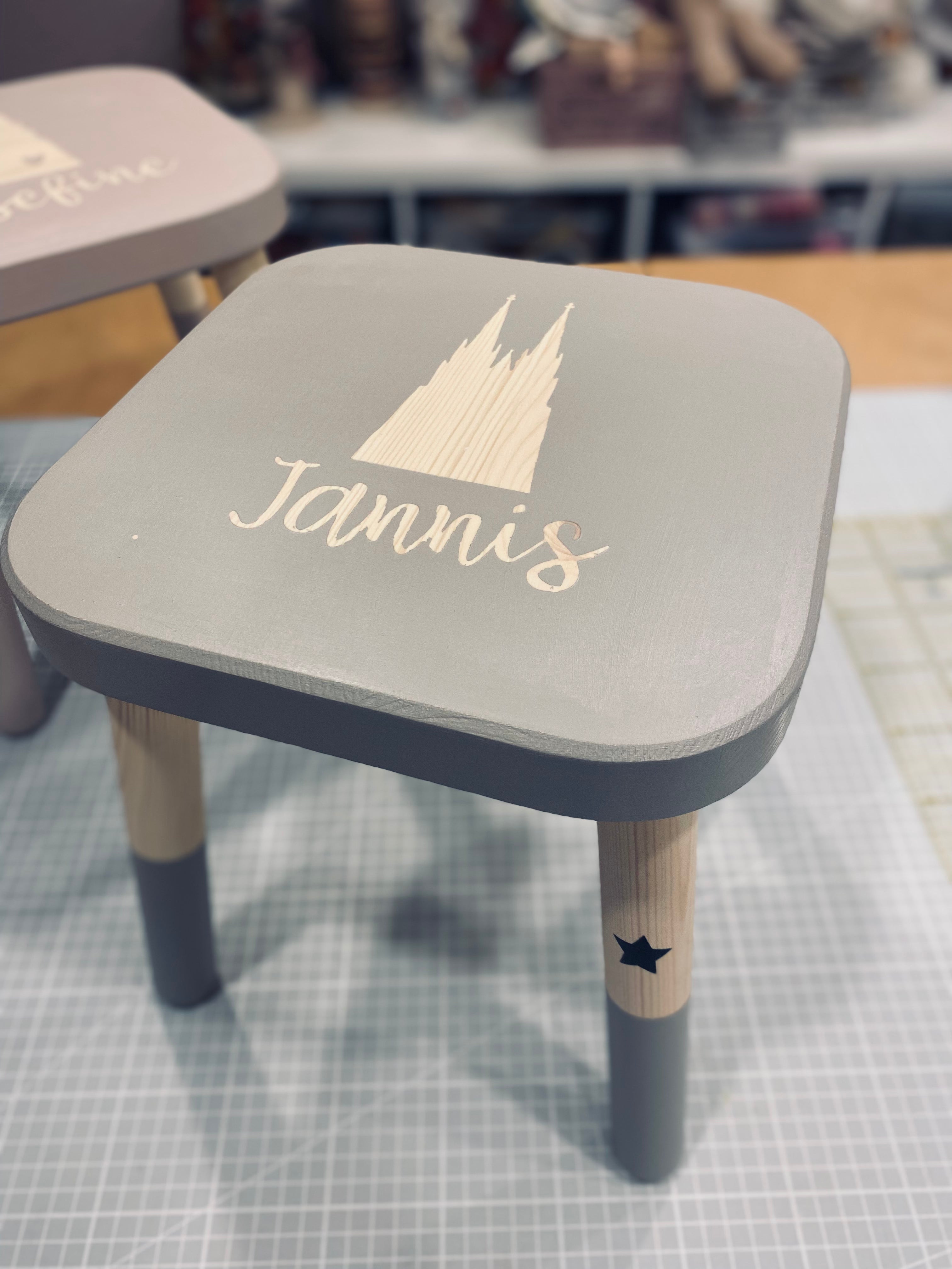 Holzhocker personalisiert