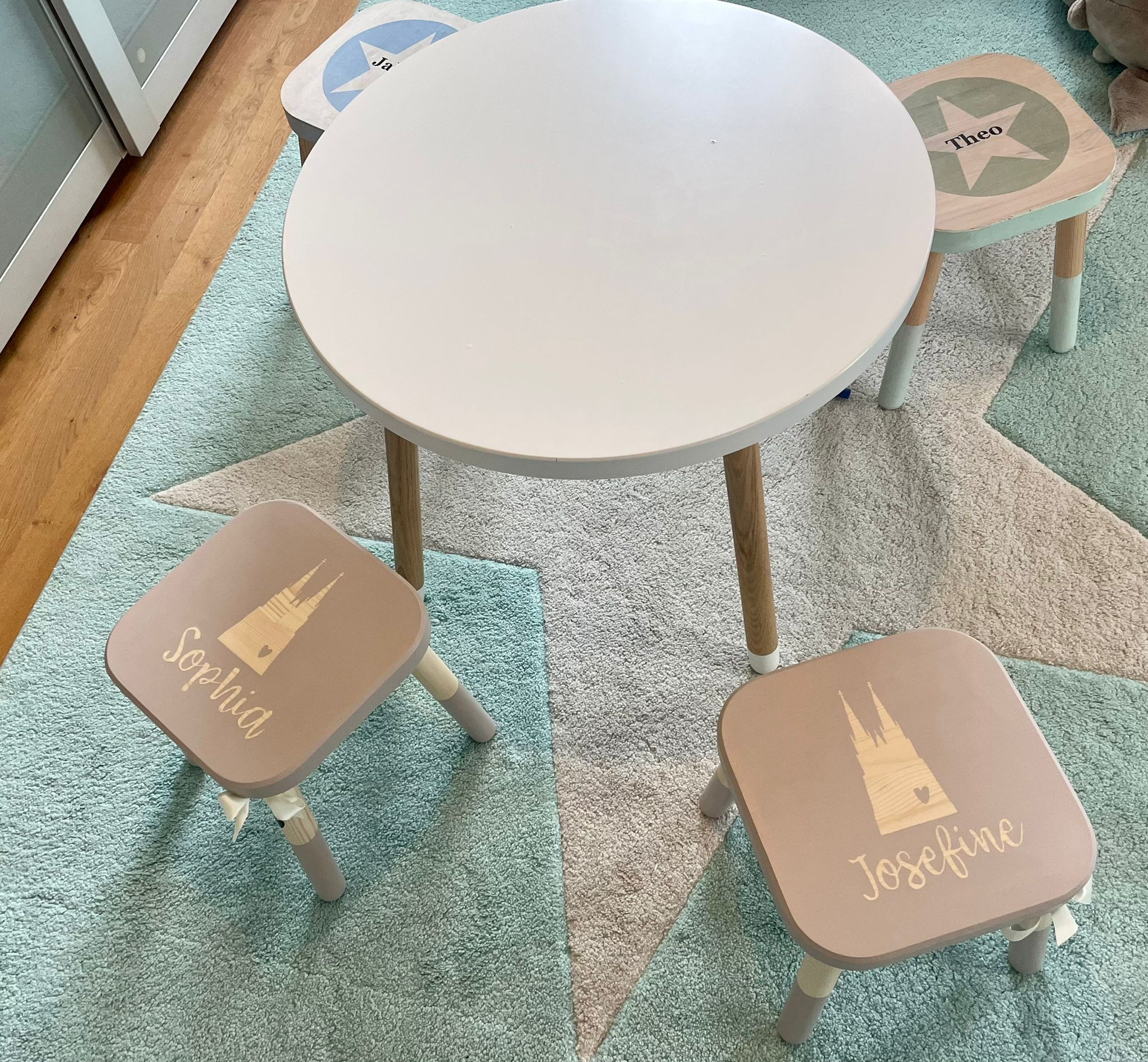 Holzhocker personalisiert